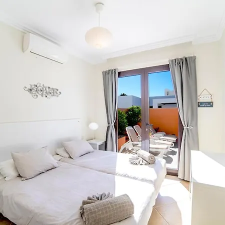 Calluna 491 2 Bedroom With & Resistance Pool Вилла Коста Бланка